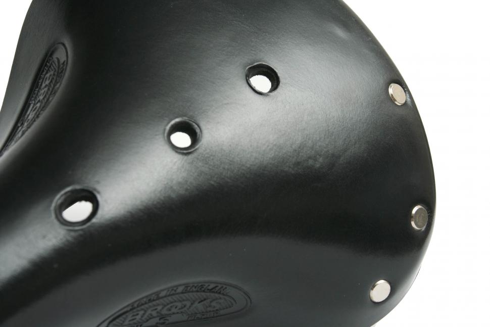 Review Brooks Flyer S saddle road.cc